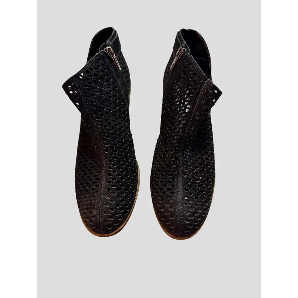 NEW Vince Camuto Phandra Black Laser Cut Leather Ankle Boots Women’s 9M Side Zip